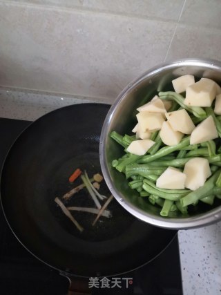 猪油炖长豆角的做法步骤：5
