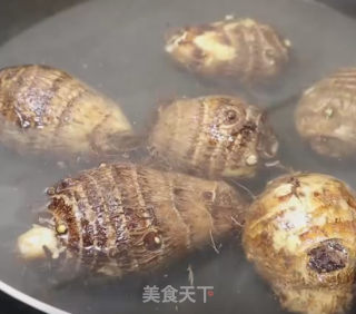 剁椒蒸芋仔的做法步骤：1