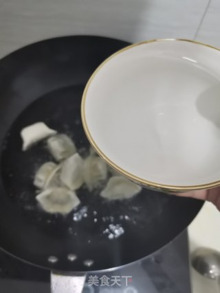 水煮饺子的做法步骤：3
