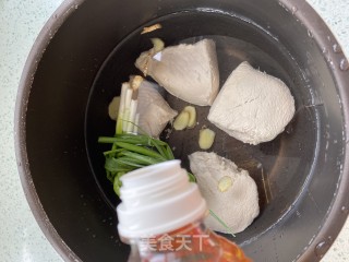 鸡肉肉松的做法步骤：2