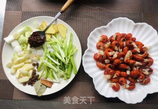 香炒虾尾的做法步骤：1