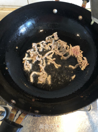 肉丝炒嫩南瓜的做法步骤：2
