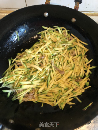 肉丝炒嫩南瓜的做法步骤：4