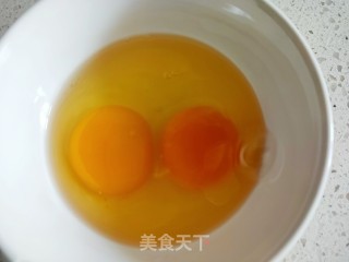 秋葵炒鸡蛋的做法步骤：1
