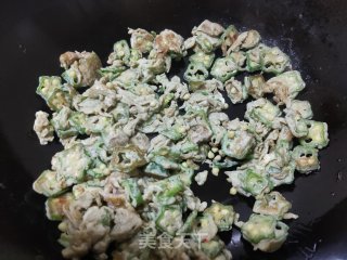 秋葵炒鸡蛋的做法步骤：9