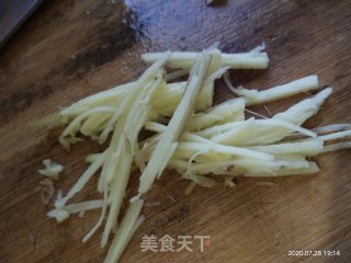 尖椒炒鸭心的做法步骤：2