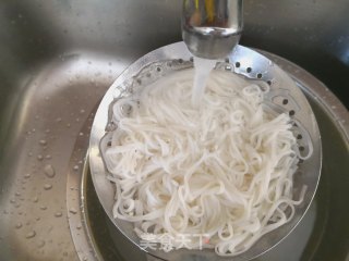 海陆双拼咖喱河粉的做法步骤：2