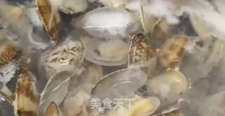 爆炒花甲的做法步骤：2
