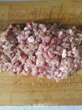 香菇鸡腿酱肉包的做法步骤：2
