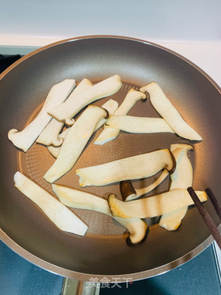 杏鲍菇牛肉的做法步骤：2
