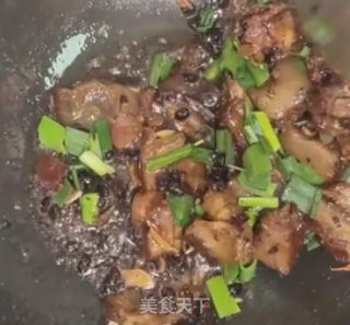 豆豉炒腊肉的做法步骤：6