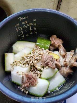 排骨薏米冬瓜汤的做法步骤：4