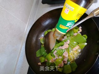 青椒炒肉的做法步骤：6