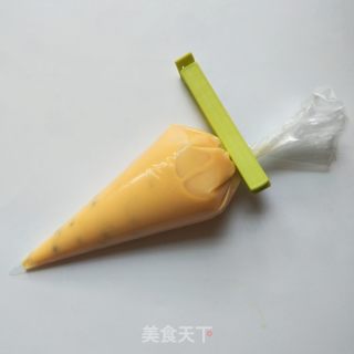 搅拌一下最夏日里清爽酸甜的百香果玛德琳的做法步骤：5