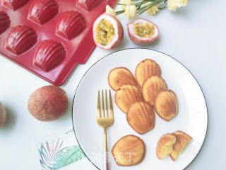 搅拌一下最夏日里清爽酸甜的百香果玛德琳的做法步骤：9