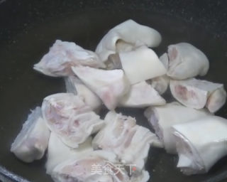 黄豆焖猪脚的做法步骤：1