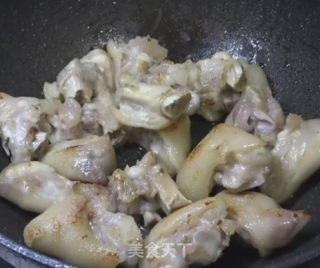 黄豆焖猪脚的做法步骤：5