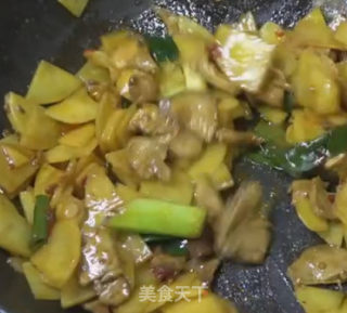 土豆片炒五花肉的做法步骤：7