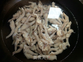 超简单的糟卤凤爪的做法步骤：2