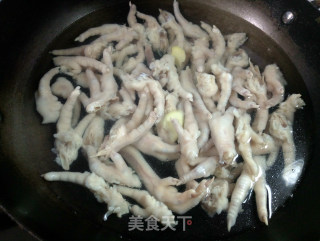 超简单的糟卤凤爪的做法步骤：3