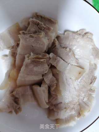 青椒回锅肉的做法步骤：1