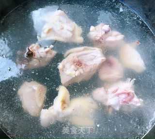 鸡腿炖土豆胡萝卜#荤菜#的做法步骤：3