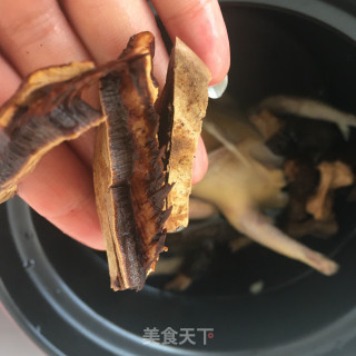 灵芝羊肚菌炖鸽子的做法步骤：10