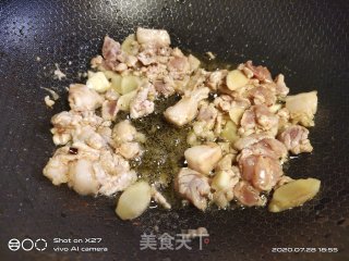 肉烧扁豆的做法步骤：2