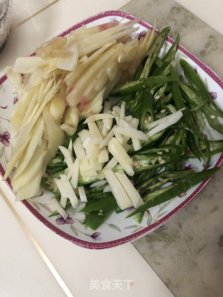 生姜五花肉的做法步骤：2