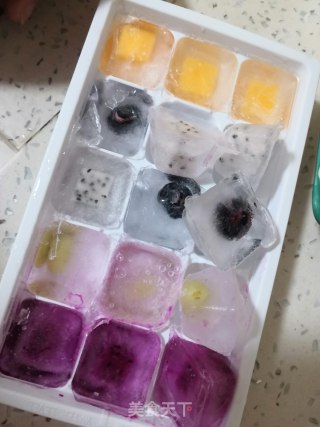 彩色水果冰块饮的做法步骤：4