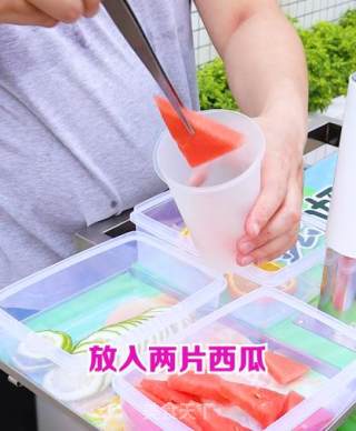 摆摊饮品|高颜值缤纷水果茶的做法步骤：1