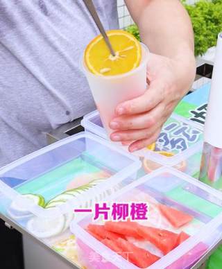 摆摊饮品|高颜值缤纷水果茶的做法步骤：2