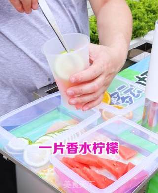 摆摊饮品|高颜值缤纷水果茶的做法步骤：3