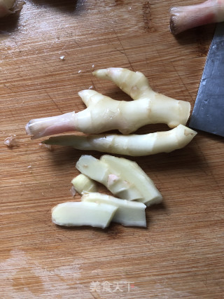 酱醋嫩姜的做法步骤：1