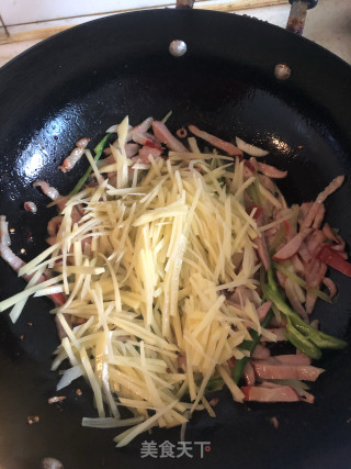 红肠土豆丝的做法步骤：5
