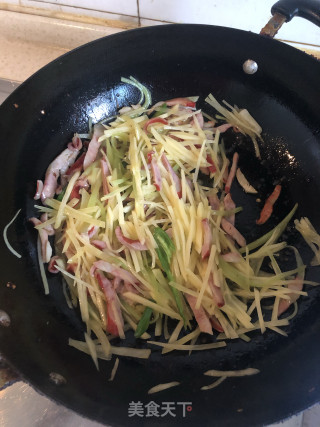 红肠土豆丝的做法步骤：6