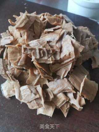 笋烧肉的做法步骤：1
