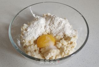 酥软豆渣饼，豆渣不要丢，教你把它变废为宝的做法步骤：4