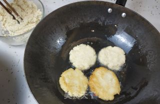 酥软豆渣饼，豆渣不要丢，教你把它变废为宝的做法步骤：7