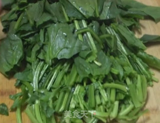 蒜香菠菜的做法步骤：1