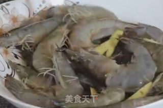 炒大虾的做法步骤：1