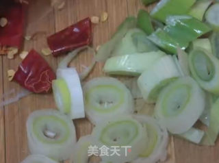小炒豆苗的做法步骤：2