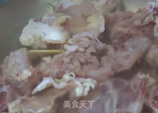 土豆炖鸡块的做法步骤：2