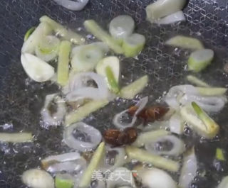 土豆炖鸡块的做法步骤：3