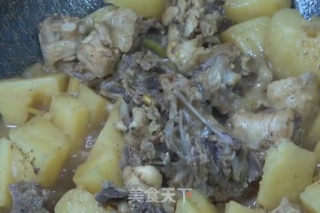 土豆炖鸡块的做法步骤：6