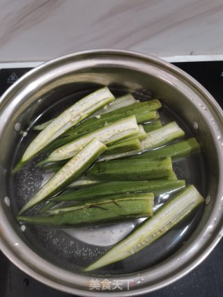 凉拌秋葵的做法步骤：2