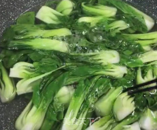 香菇蒜蓉油菜的做法步骤：1
