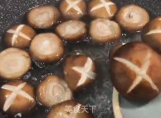 香菇蒜蓉油菜的做法步骤：2