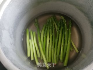 白灼芦笋的做法步骤：3