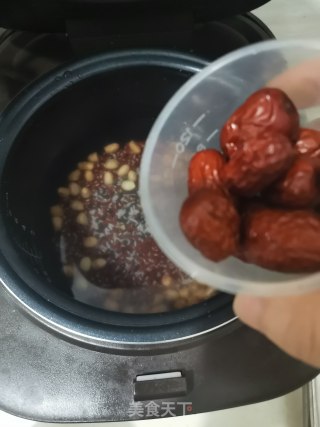 黑米红枣粥的做法步骤：3